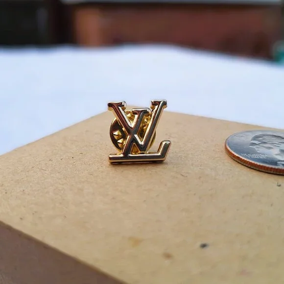 Louis Vuitton Gold LV Logo Brooch Pin - Picture 4 of 7